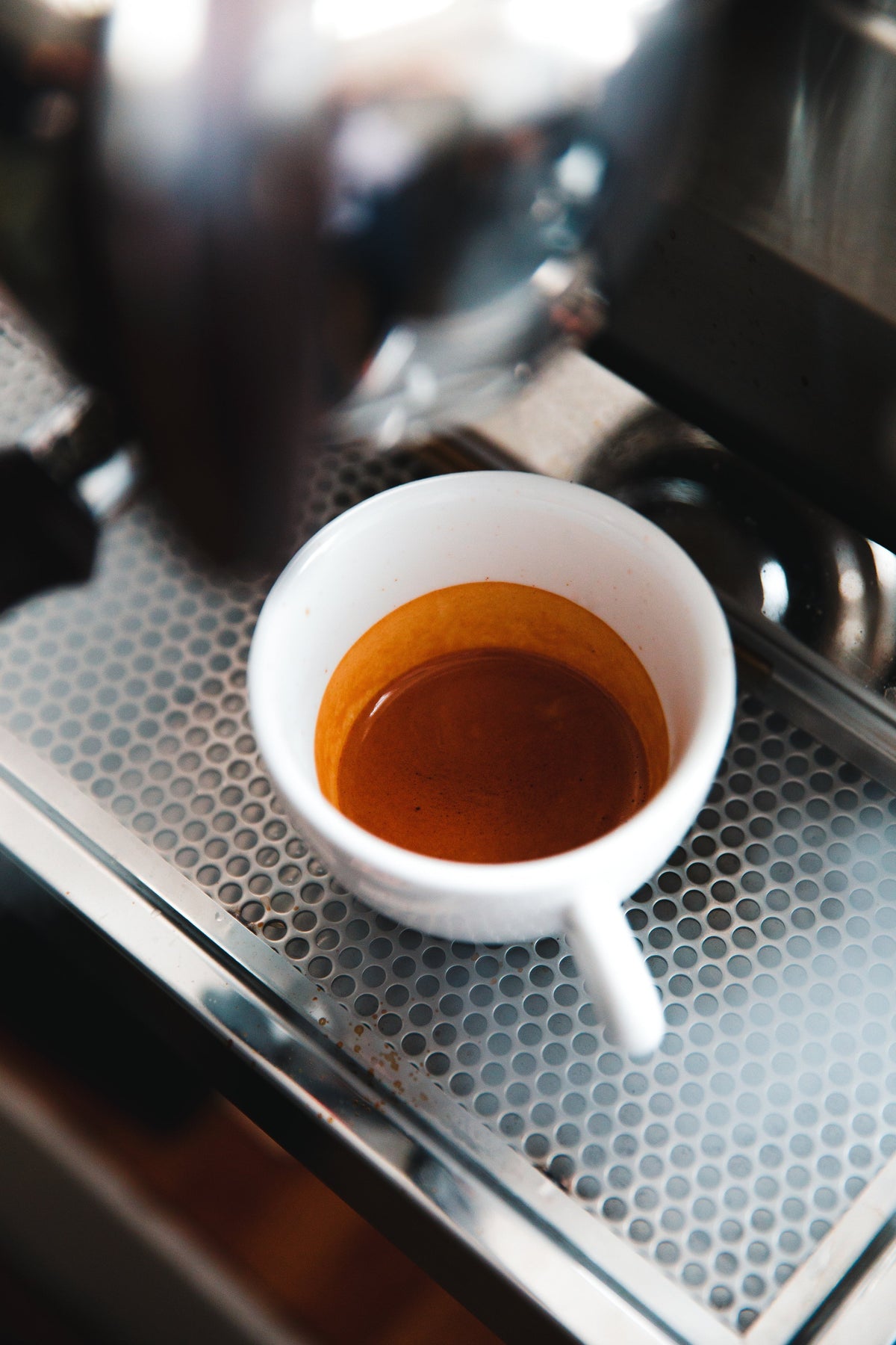Espresso extraction from a professional coffee machine